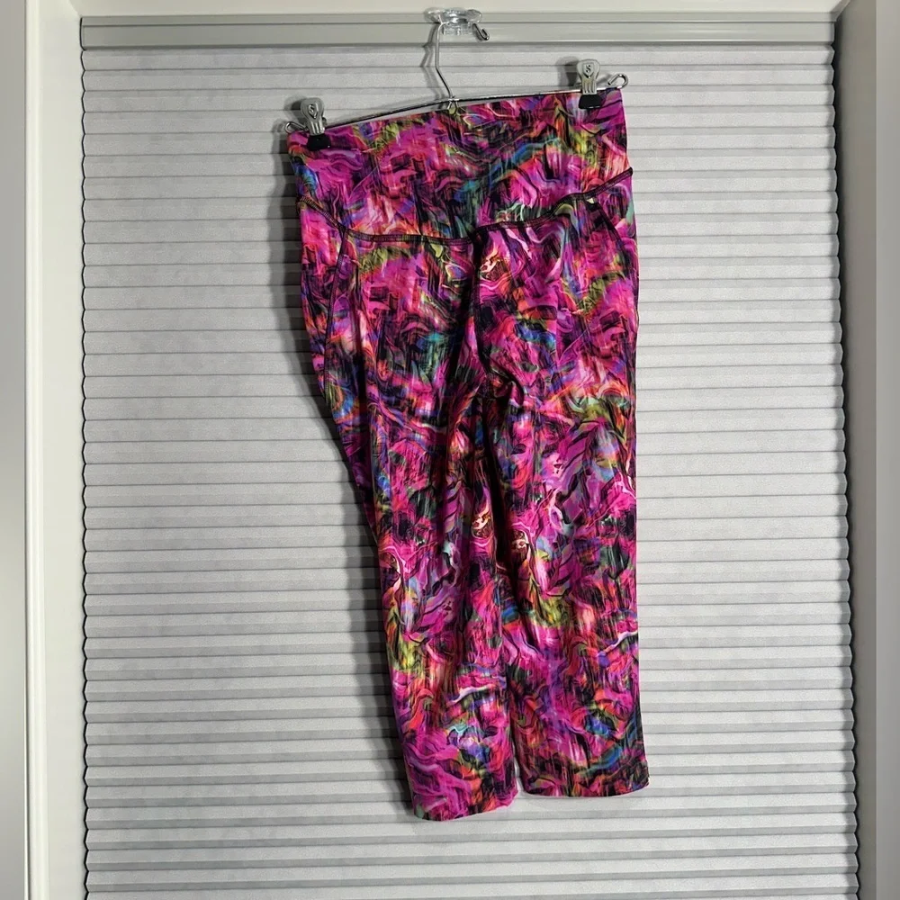Lululemon high rise 17” cropped neon pants